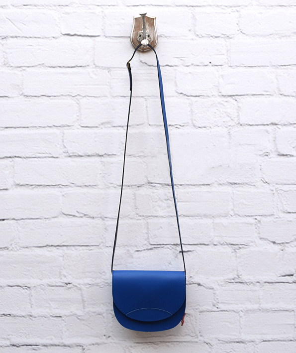 Δερμάτινη τσάντα οβάλ μπλε