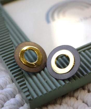 Σκουλαρίκια στρογγυλά χρυσό μαύρο 2