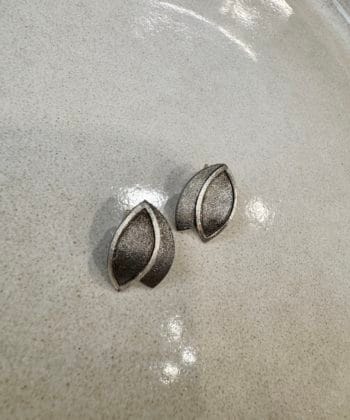 Σκουλαρίκια ματ ασήμι μαύρη οξείδωση φύλλο C