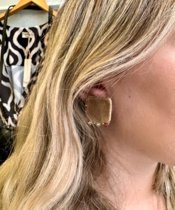 Σκουλαρίκια τετράγωνο ύφασμα λαδί