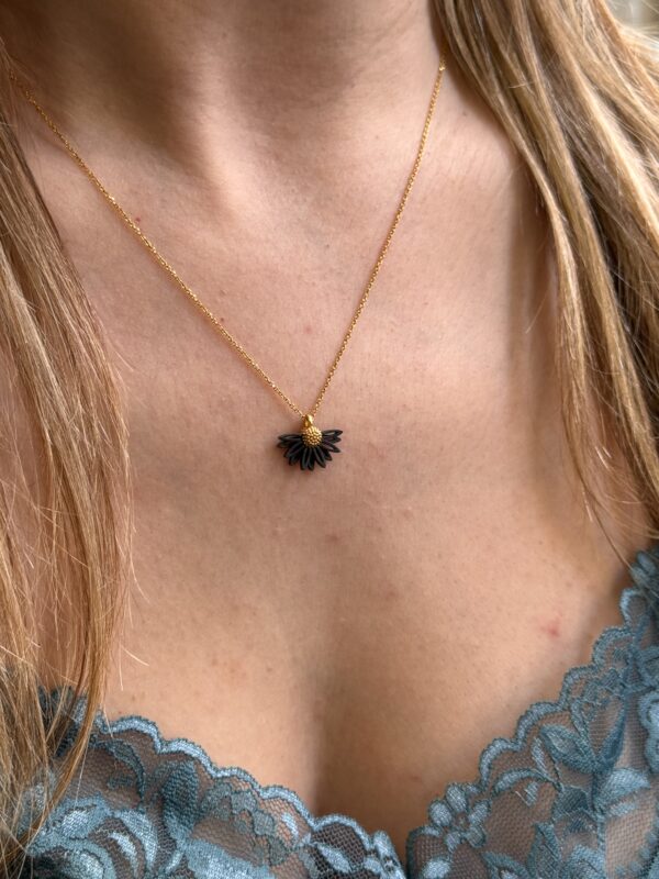Daisy Flower Pendant 4