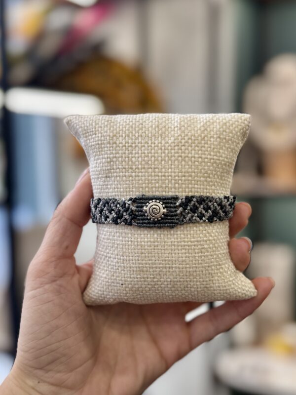 Χειροποίητο Βραχιόλι Boho Macrame Σπείρα Γκρι 1